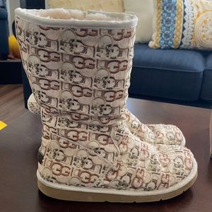 UGG Wilshire Logo Boot